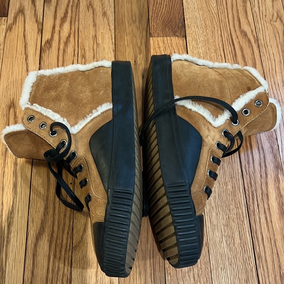 Balenciaga Suede Shearling Lined Sneakers ⚡️⚡️ - Picture 2 of 6